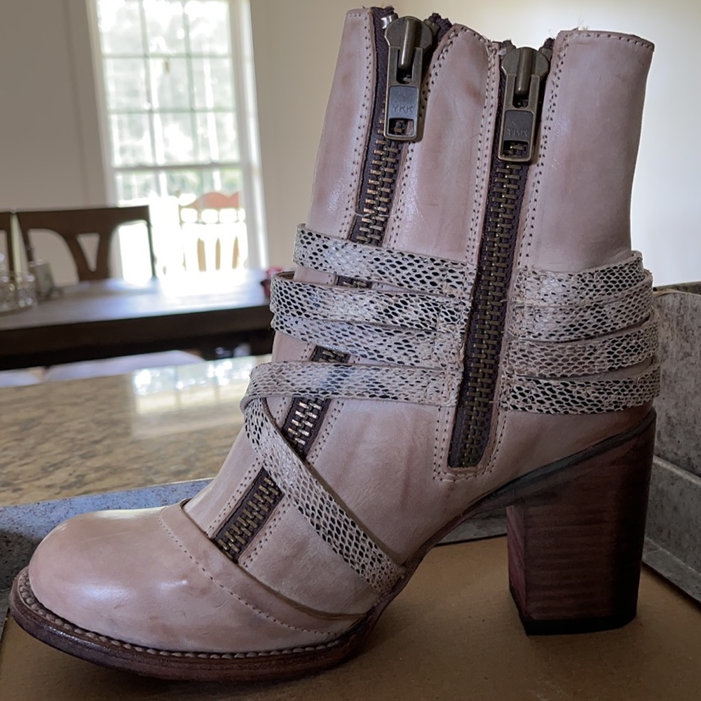 Freebird by Steven: NIB. SOLD OUT BOOT!